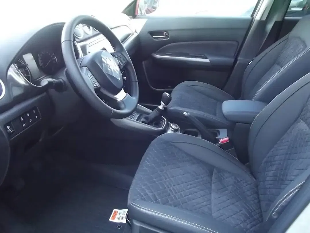 Suzuki Vitara - Thumbnail 8