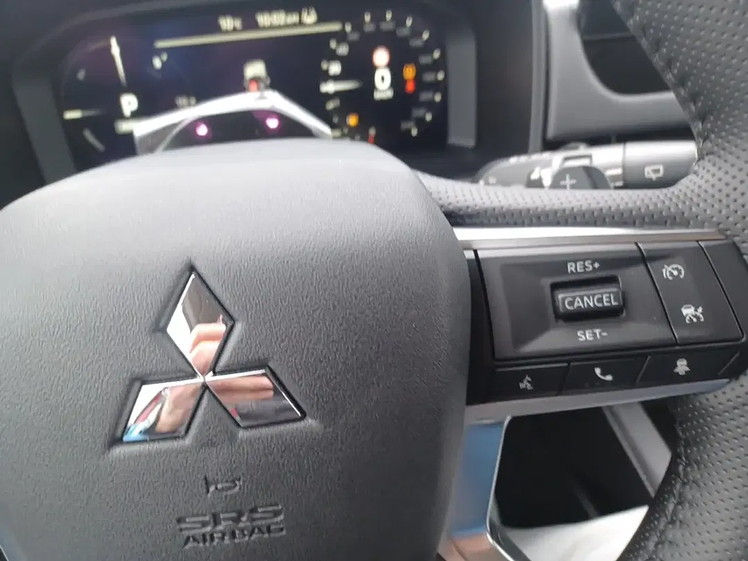 Mitsubishi Outlander - Thumbnail 11
