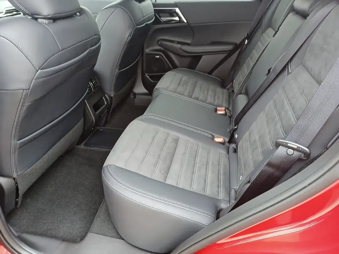 Mitsubishi Outlander - Thumbnail 18