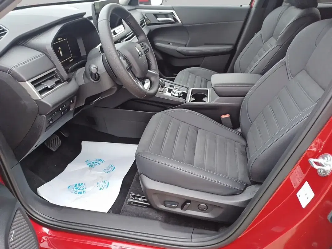 Mitsubishi Outlander - Thumbnail 7