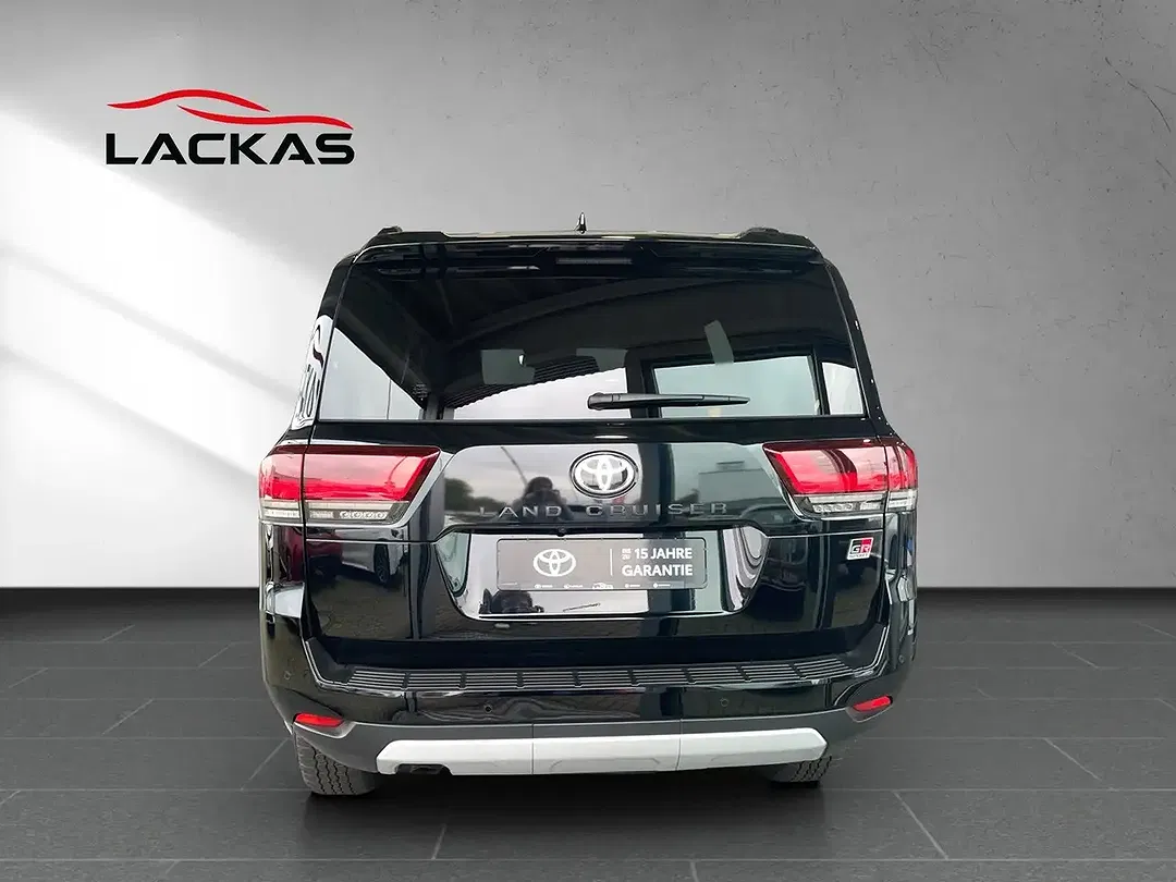 Toyota Land Cruiser - Thumbnail 3