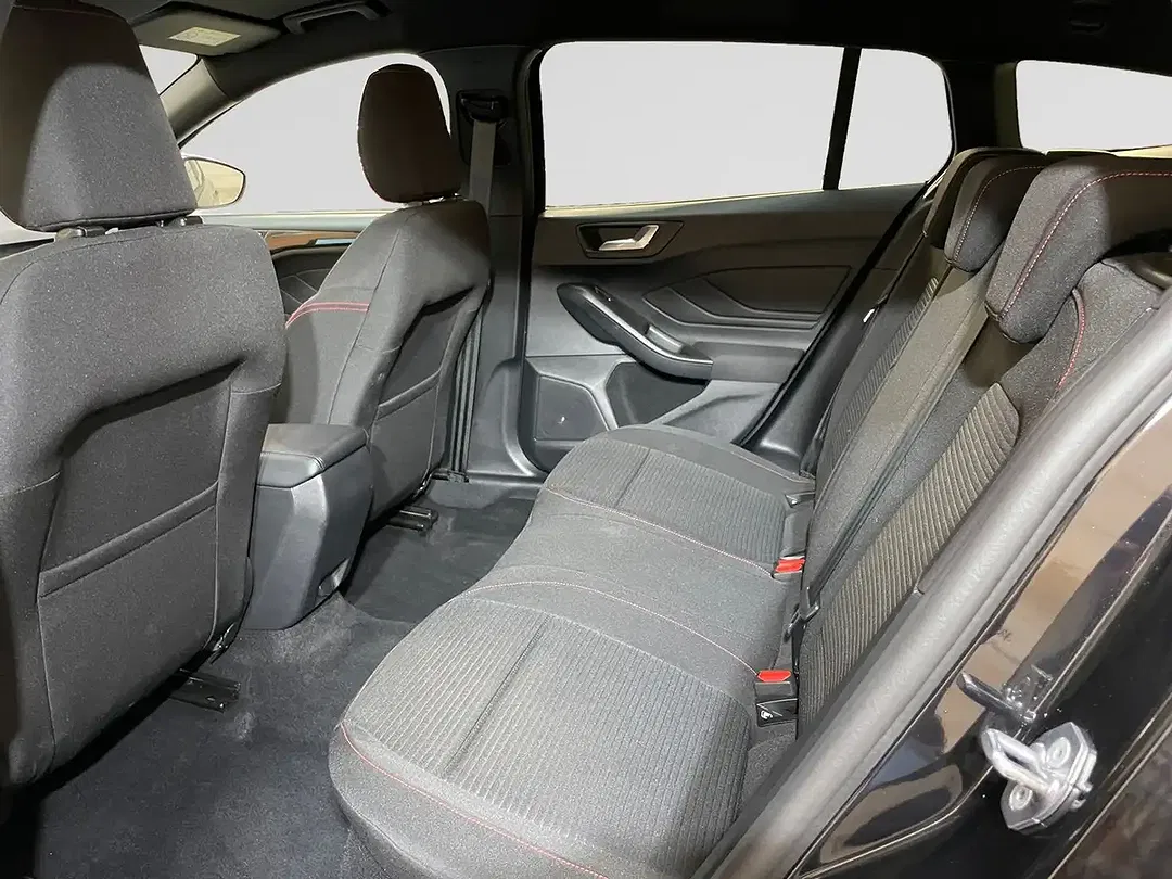 Ford Focus - Thumbnail 6