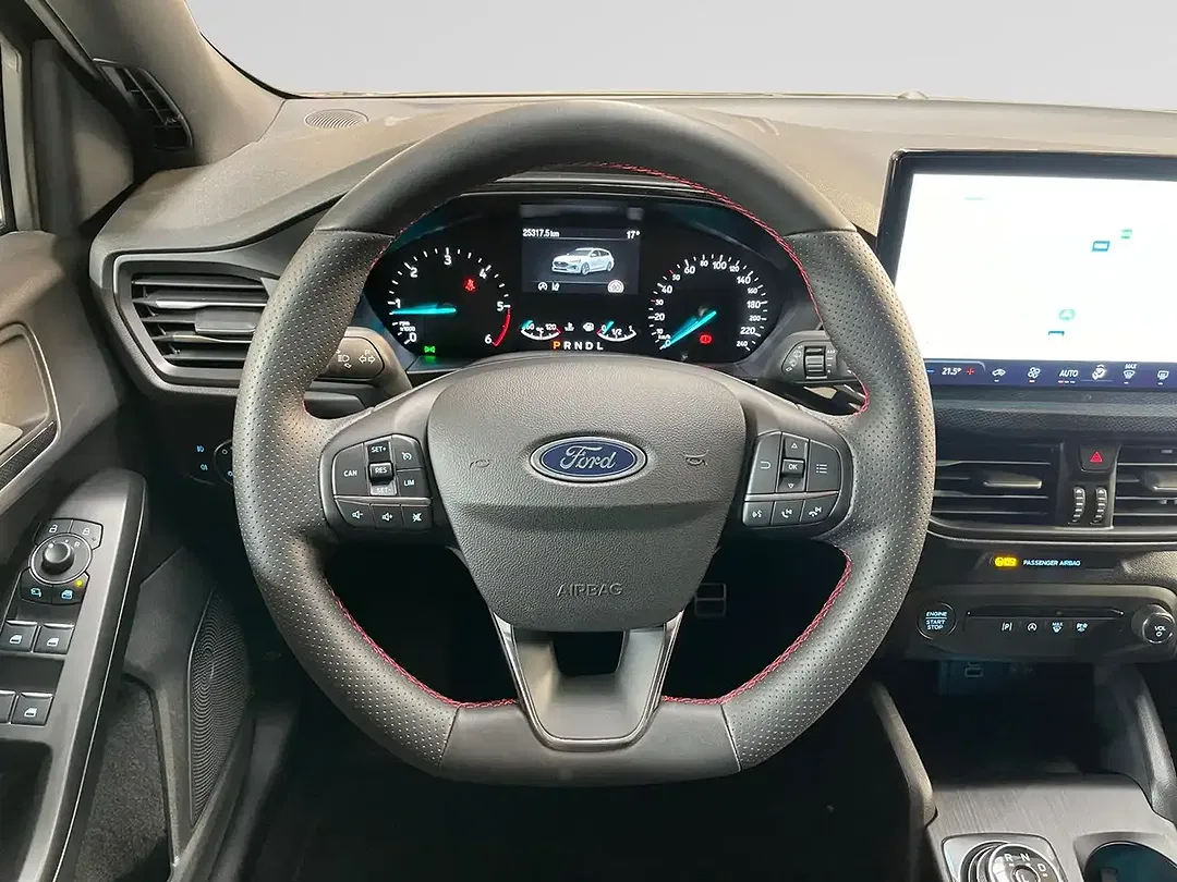 Ford Focus - Thumbnail 9