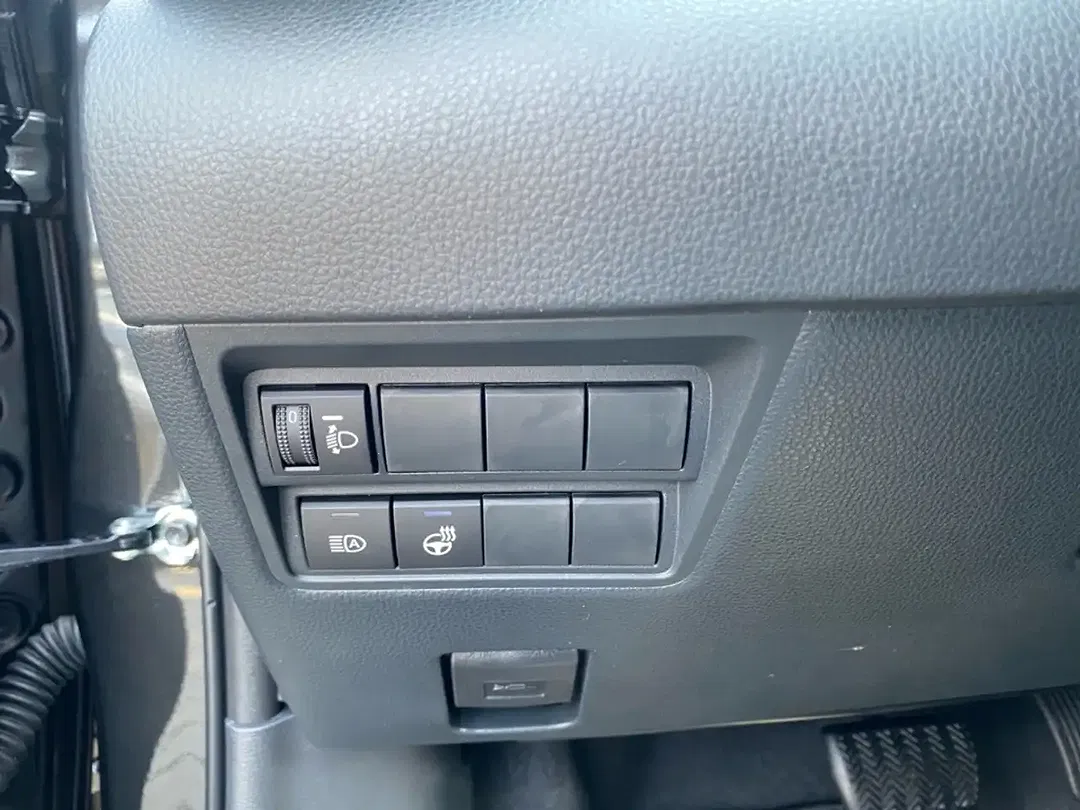Toyota Yaris - Thumbnail 8