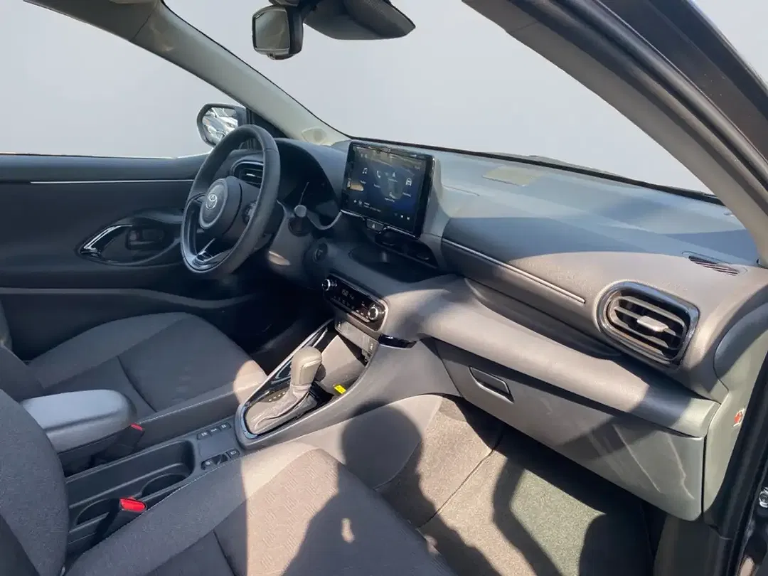 Toyota Yaris - Thumbnail 6