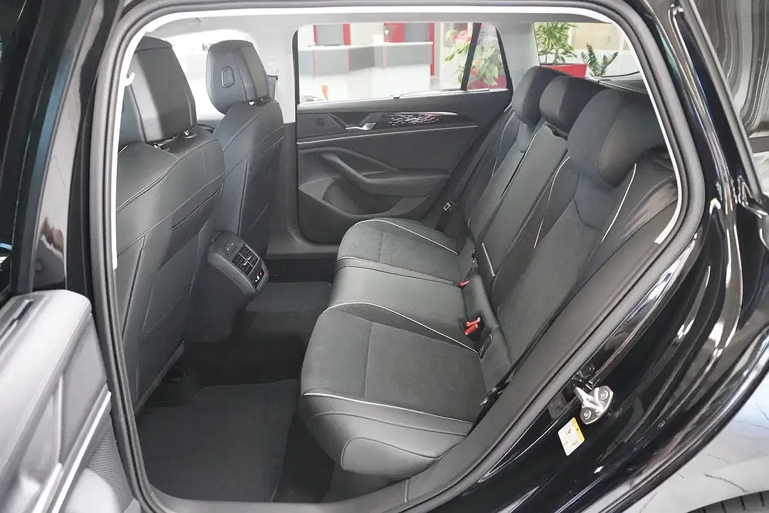 Volkswagen Passat Variant - Thumbnail 8