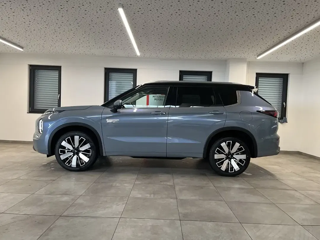 Mitsubishi Outlander - Thumbnail 2