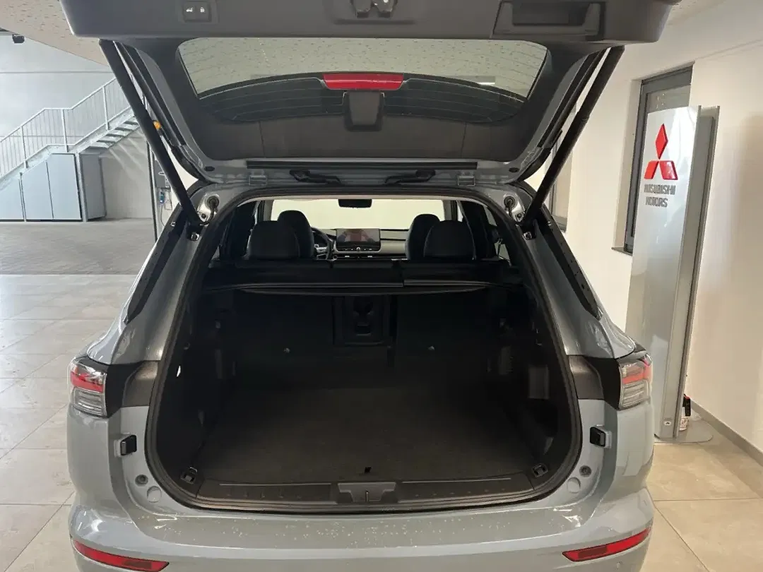Mitsubishi Outlander - Thumbnail 6
