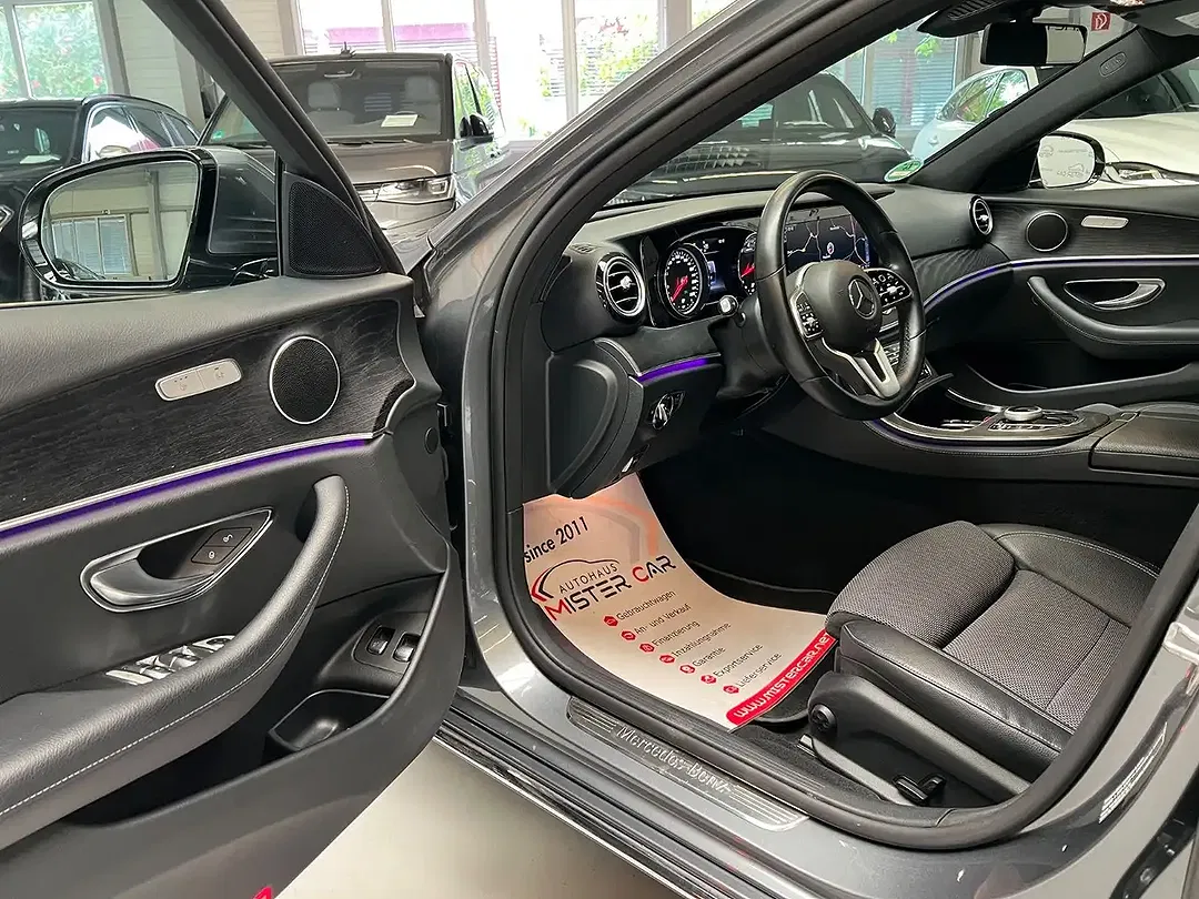 Mercedes-Benz E 200 - Thumbnail 12