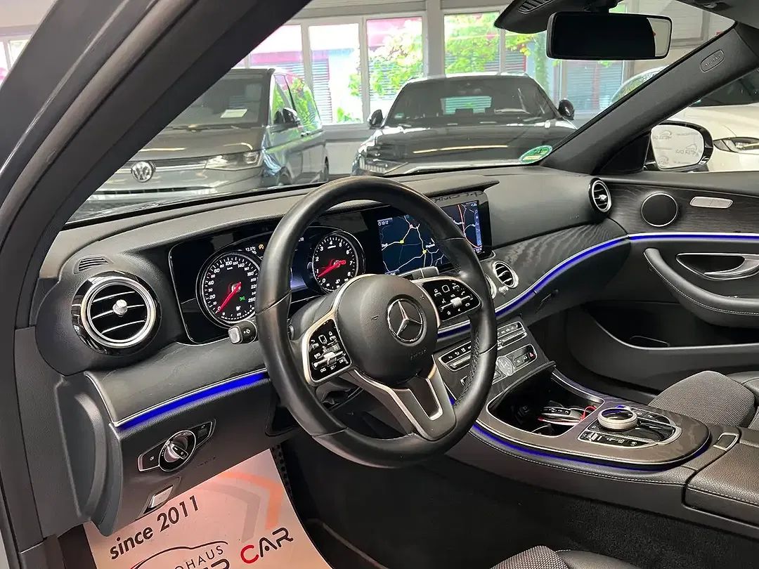 Mercedes-Benz E 200 - Thumbnail 13