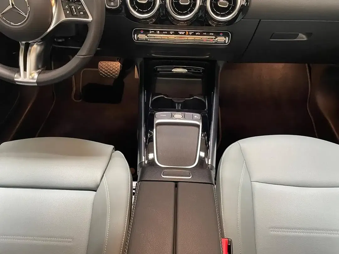 Mercedes-Benz B 200 - Thumbnail 14