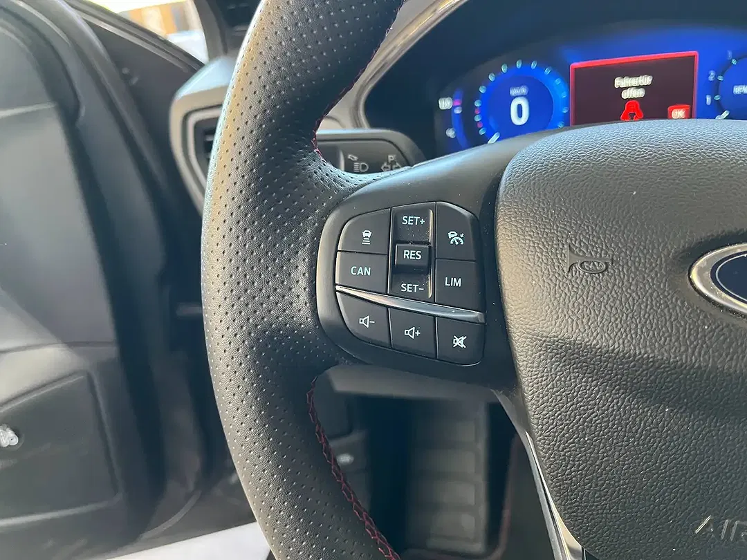 Ford Focus - Thumbnail 11