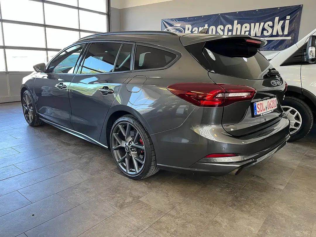 Ford Focus - Thumbnail 2