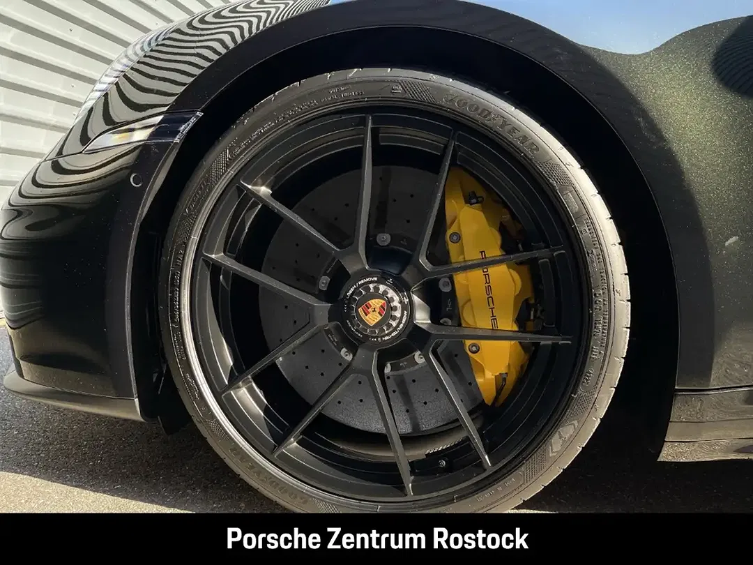 Porsche 992 - Thumbnail 6