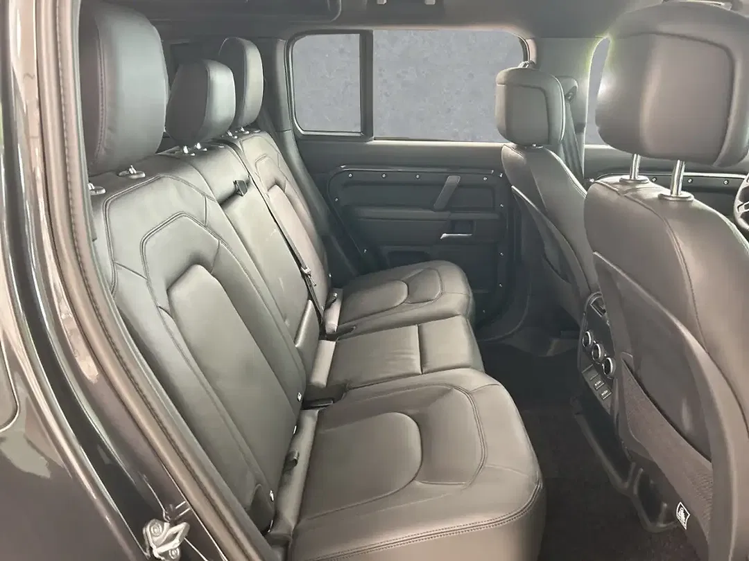 Land Rover Defender - Thumbnail 5