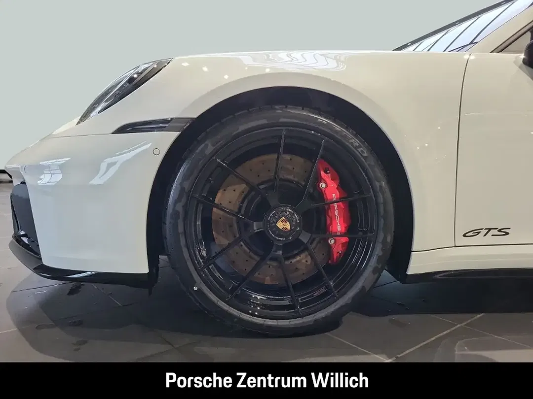 Porsche 992 - Thumbnail 6