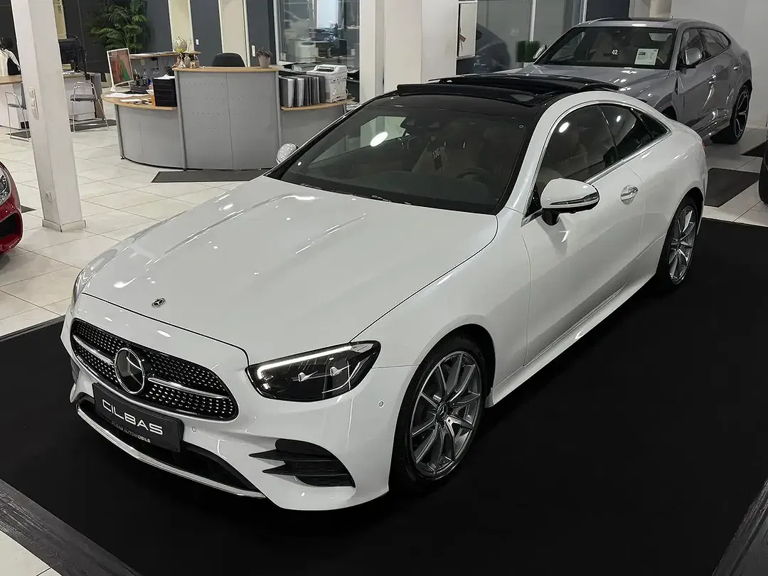 Mercedes-Benz E 220 - Thumbnail 1