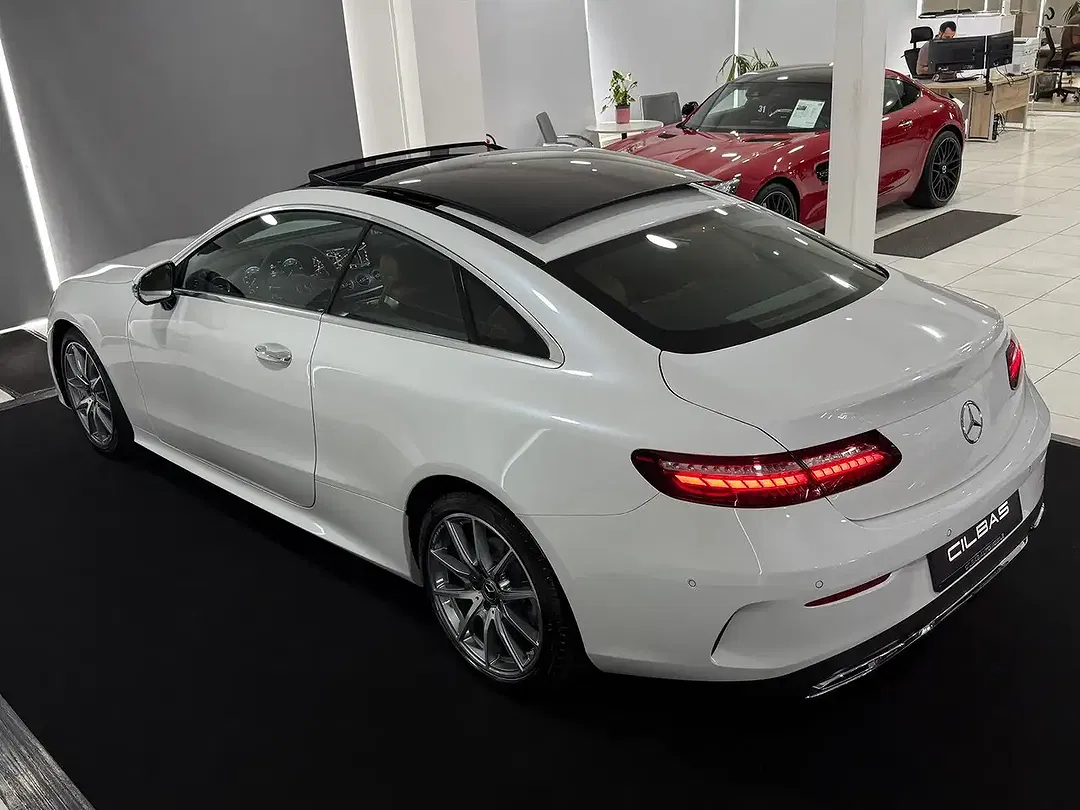 Mercedes-Benz E 220 - Thumbnail 11