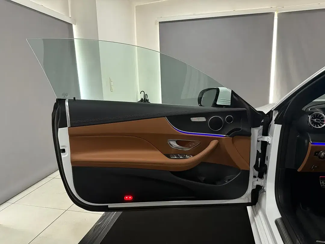 Mercedes-Benz E 220 - Thumbnail 14