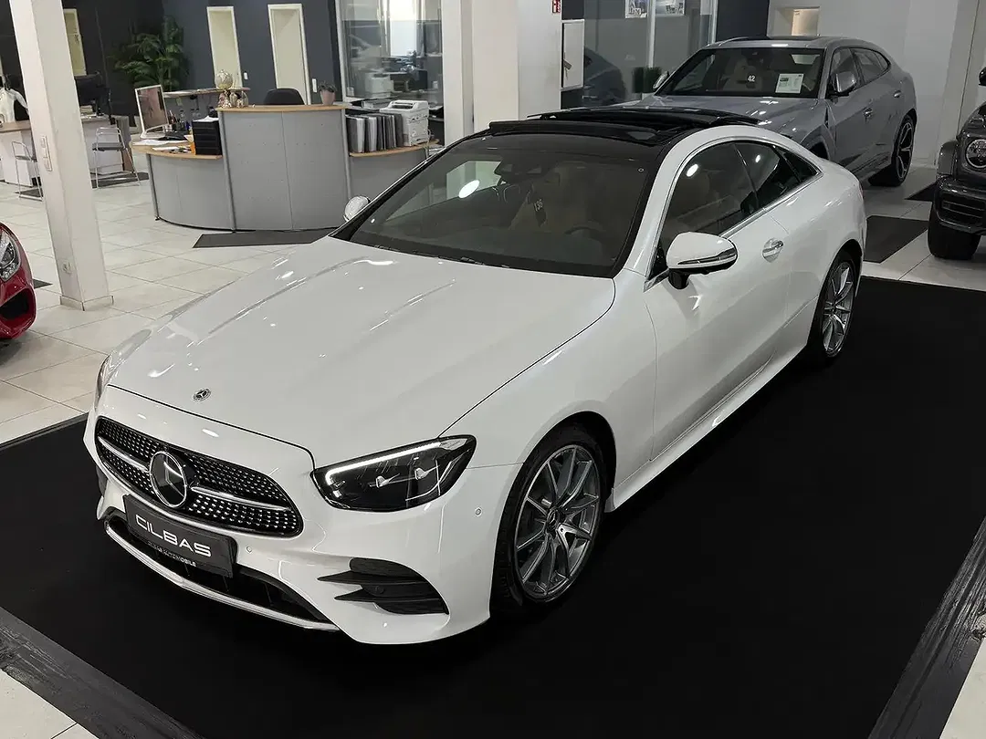 Mercedes-Benz E 220 - Thumbnail 2