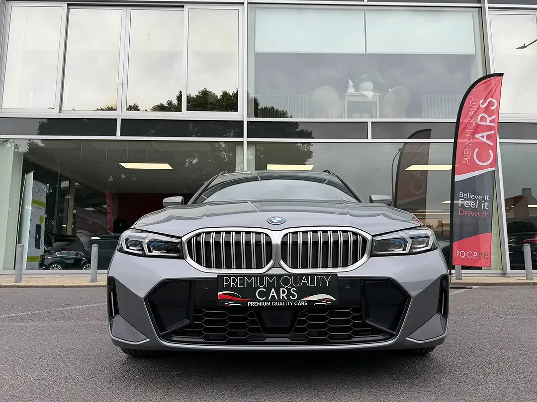 BMW 330 - Thumbnail 5