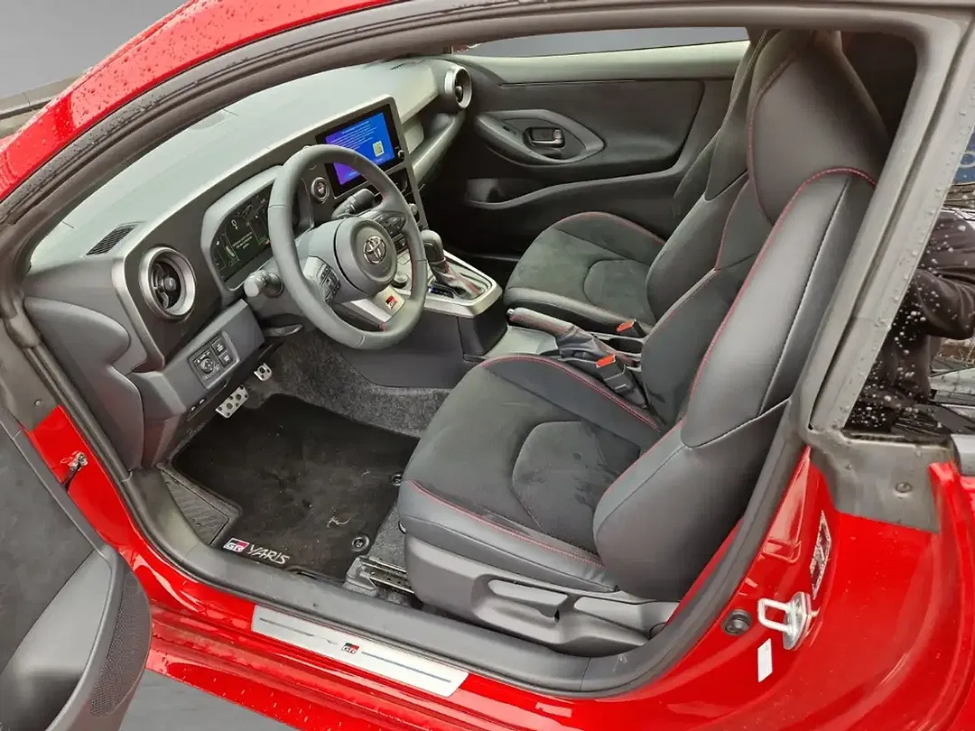Toyota Yaris - Thumbnail 10