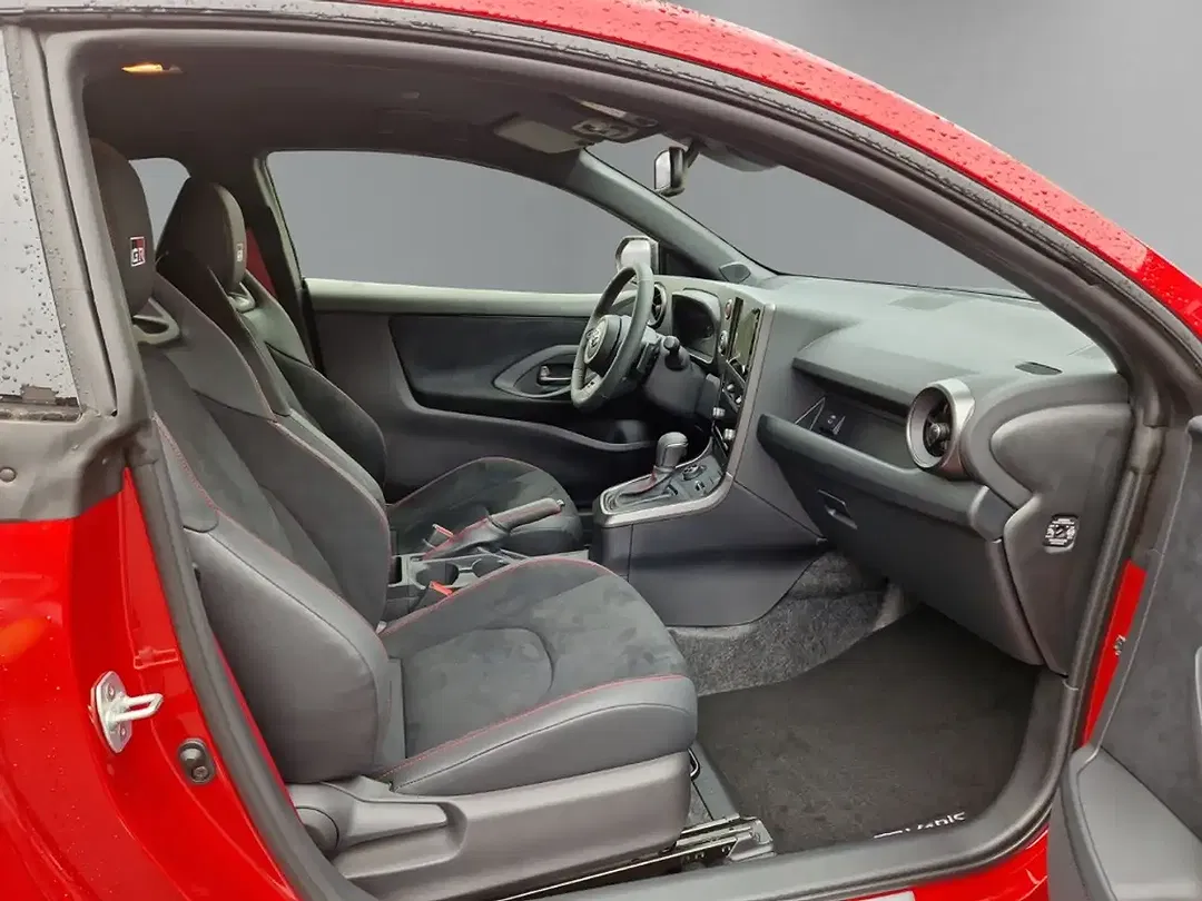 Toyota Yaris - Thumbnail 12