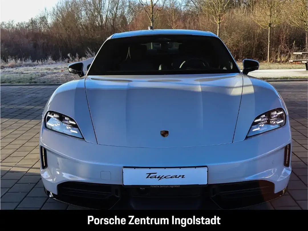 Porsche Taycan - Thumbnail 12