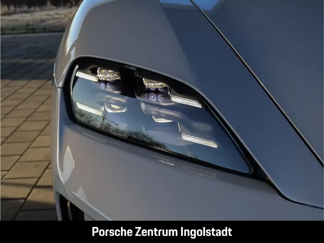Porsche Taycan - Thumbnail 13