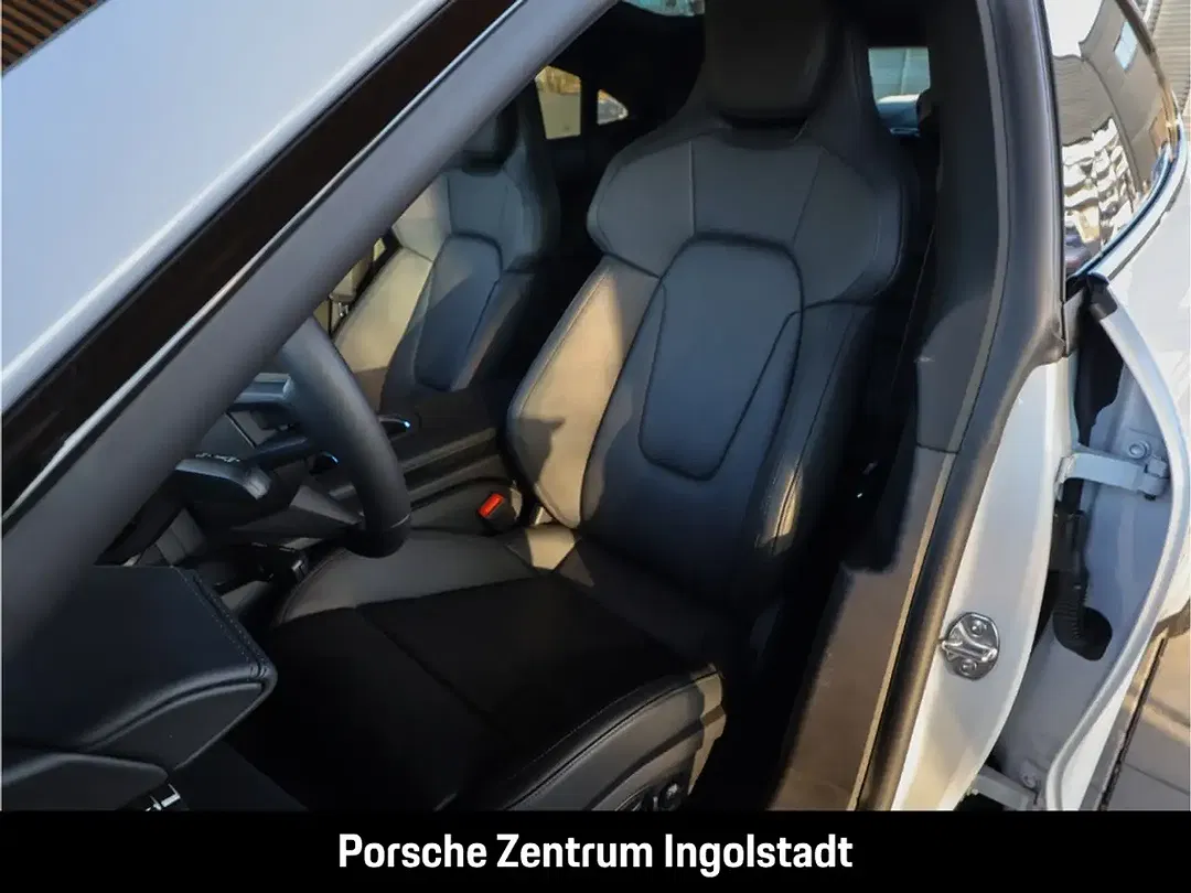 Porsche Taycan - Thumbnail 15