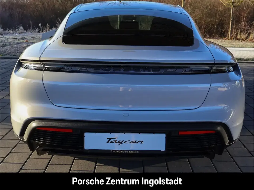 Porsche Taycan - Thumbnail 4