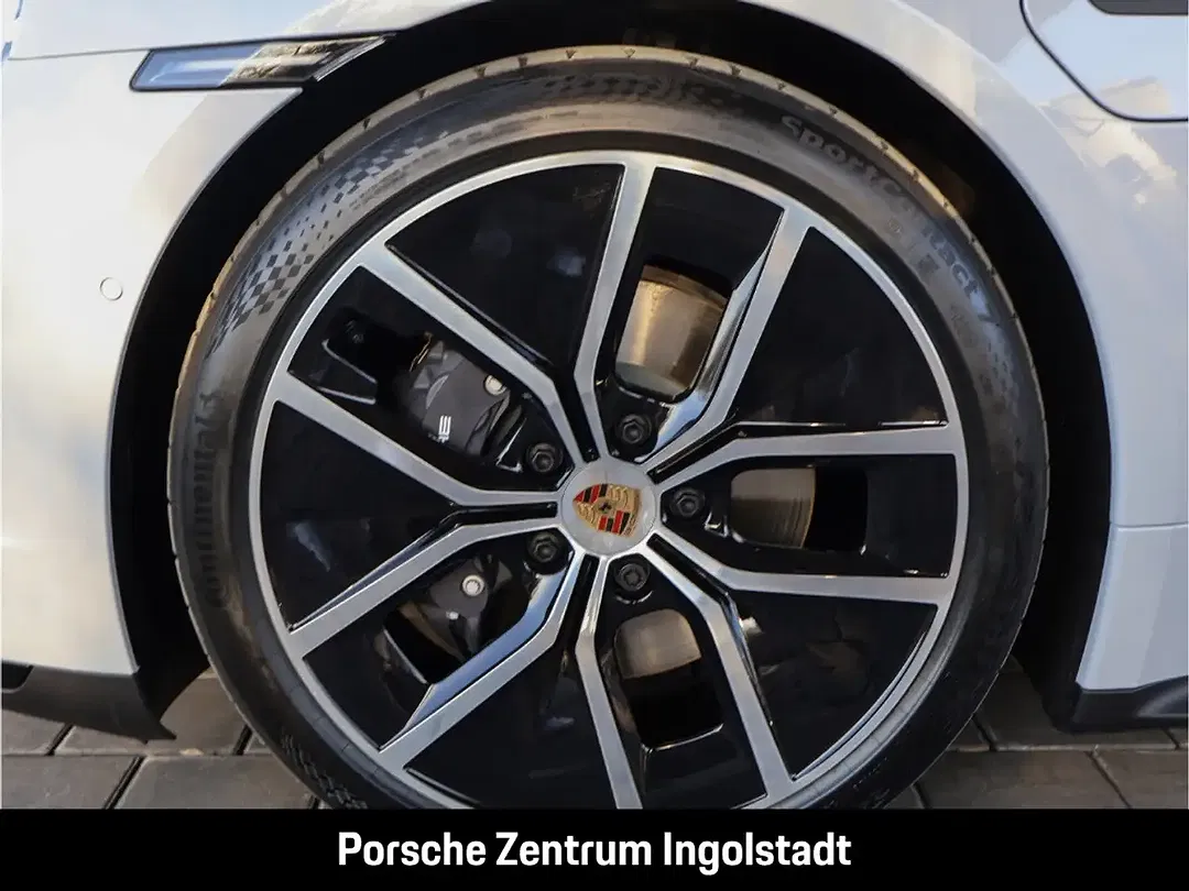 Porsche Taycan - Thumbnail 5