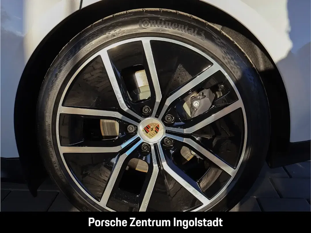Porsche Taycan - Thumbnail 6