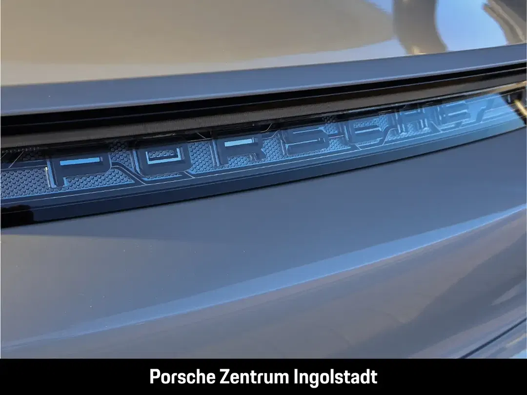 Porsche Taycan - Thumbnail 8