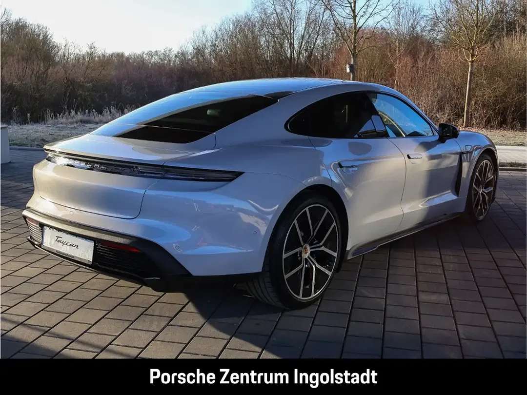 Porsche Taycan - Thumbnail 9