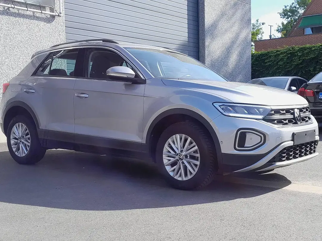 Volkswagen T-Roc - Thumbnail 2