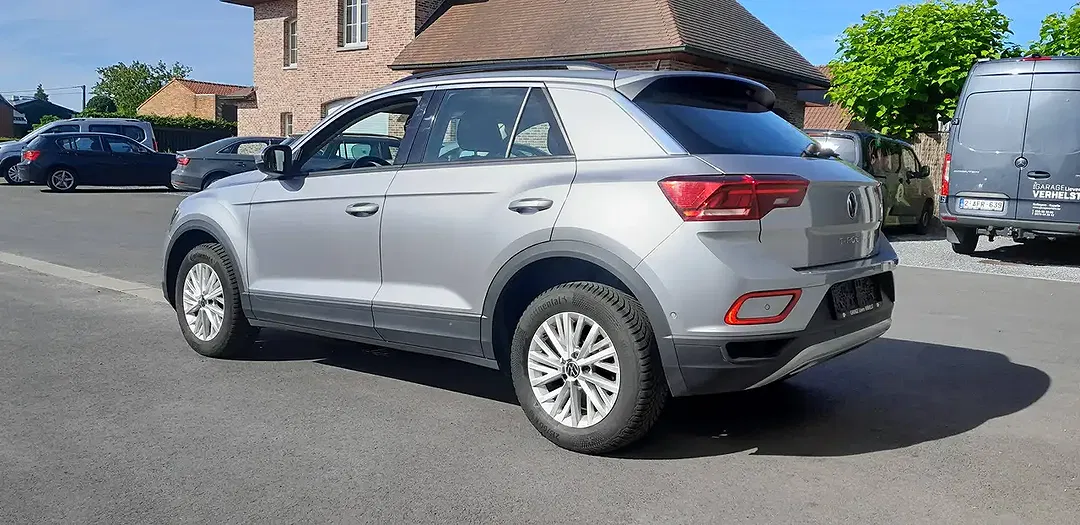 Volkswagen T-Roc - Thumbnail 4