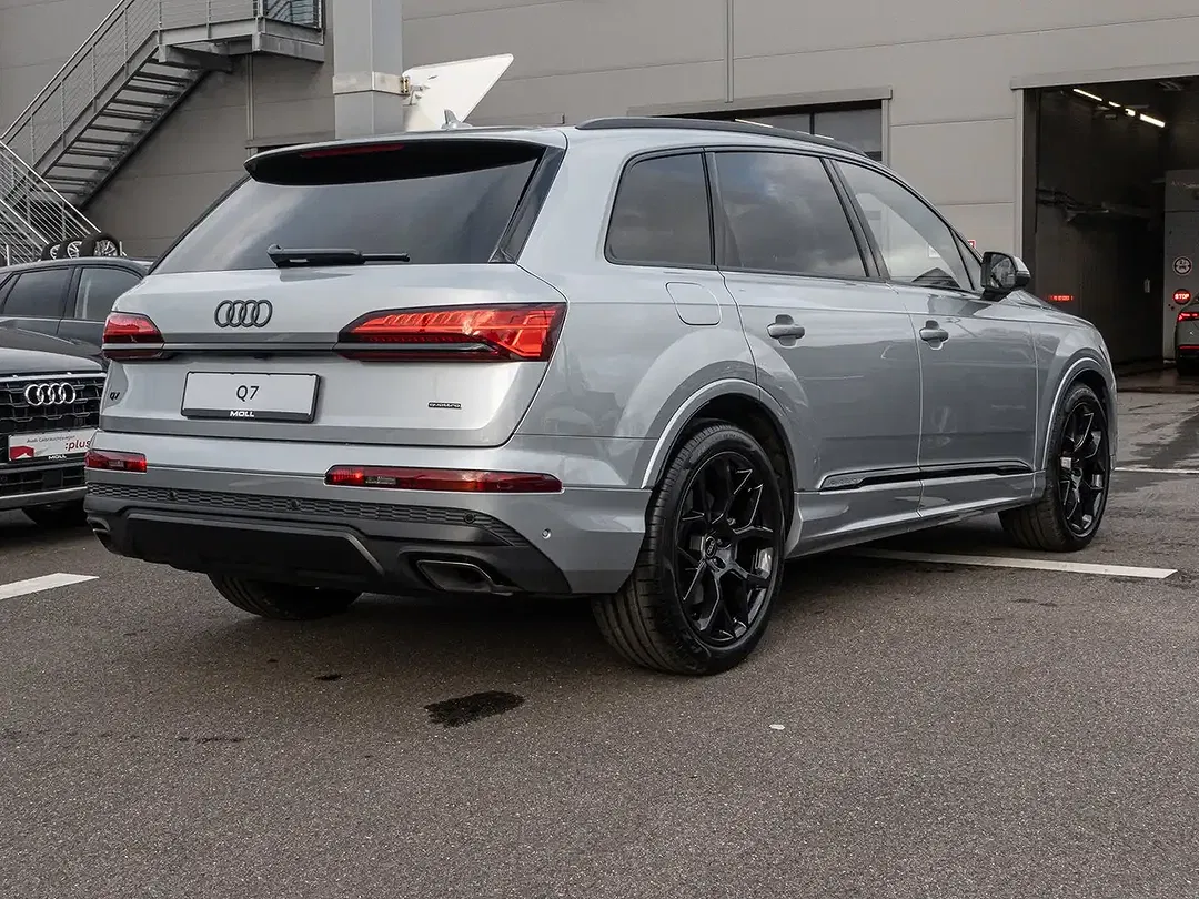 Audi Q7 - Thumbnail 3