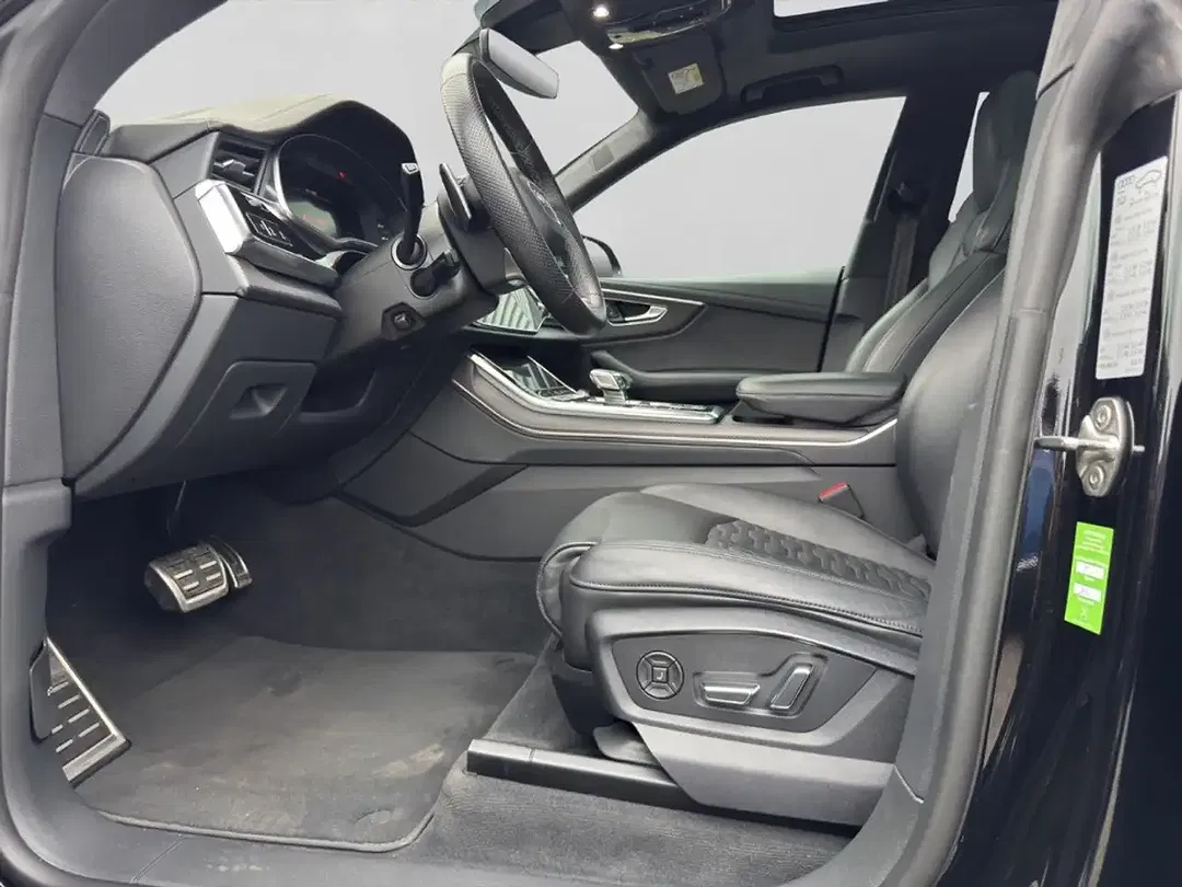 Audi RS Q8 - Thumbnail 9