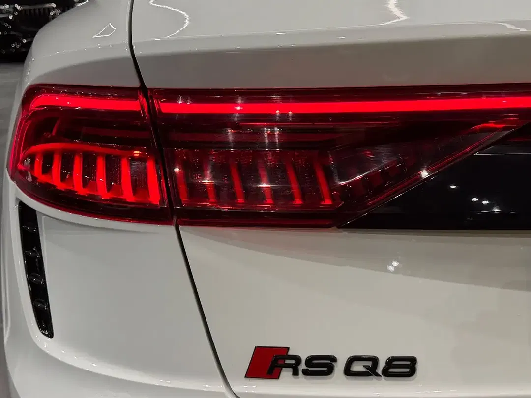 Audi RS Q8 - Thumbnail 10