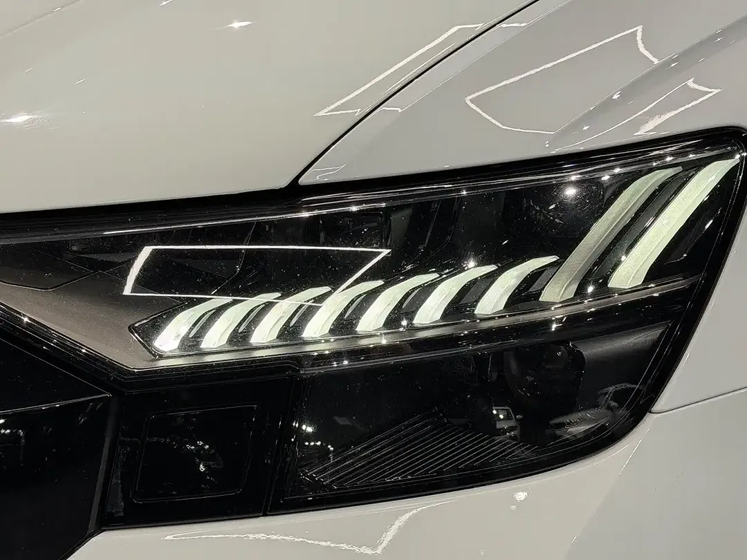 Audi RS Q8 - Thumbnail 5