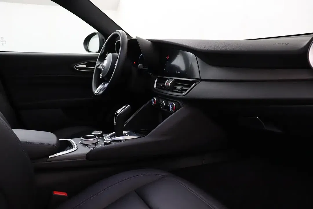 Alfa Romeo Giulia - Thumbnail 12