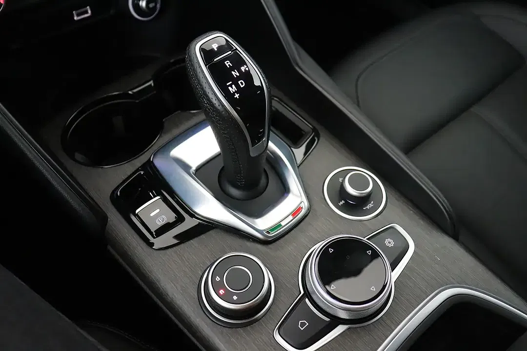 Alfa Romeo Giulia - Thumbnail 13