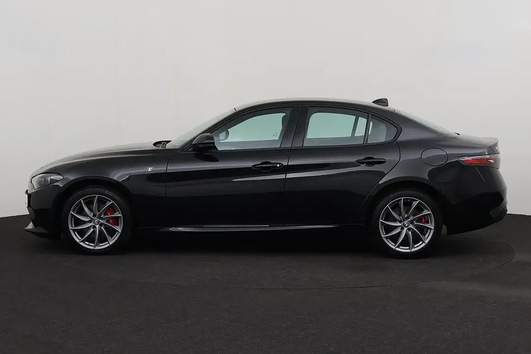 Alfa Romeo Giulia - Thumbnail 2