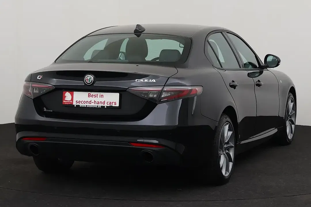 Alfa Romeo Giulia - Thumbnail 4