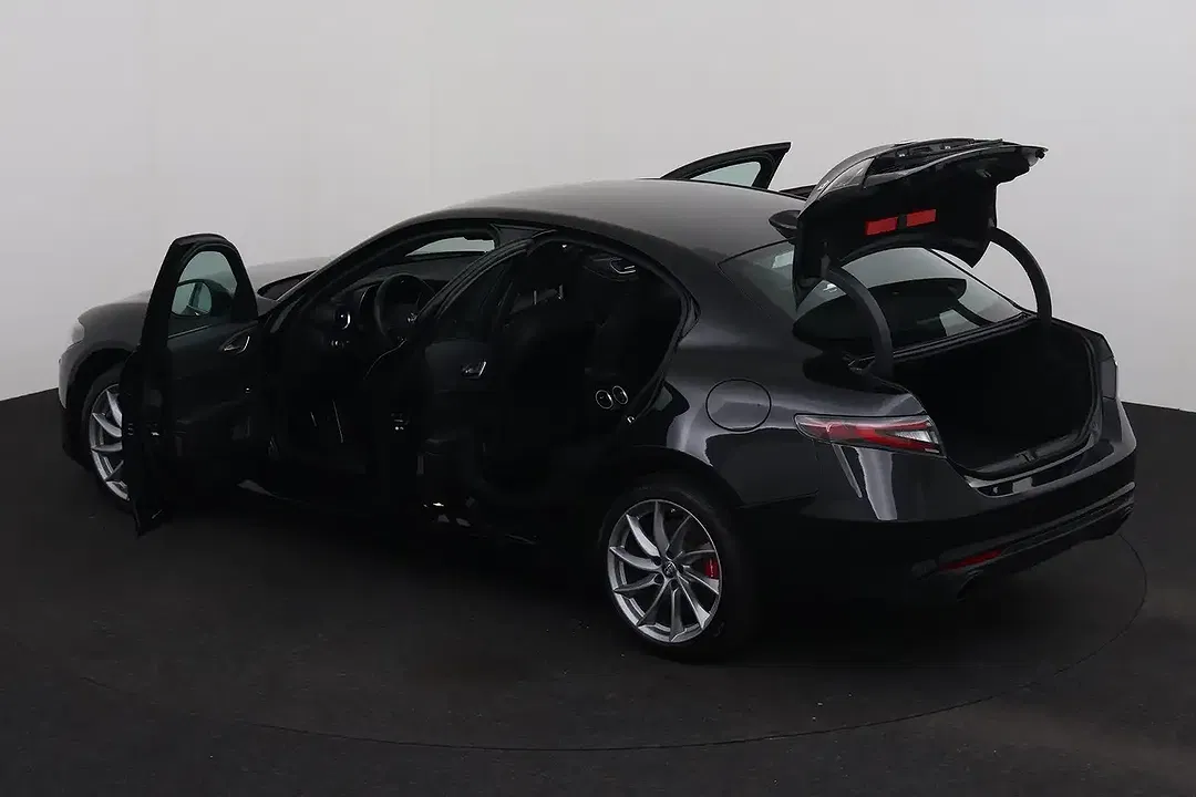 Alfa Romeo Giulia - Thumbnail 9
