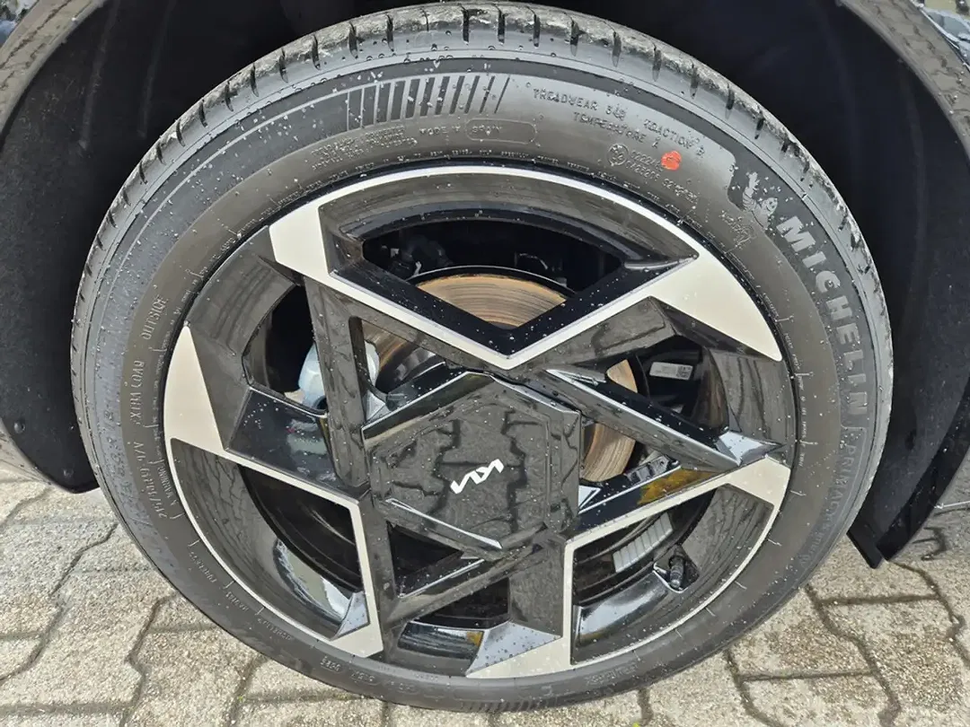 Kia EV4 - Thumbnail 14