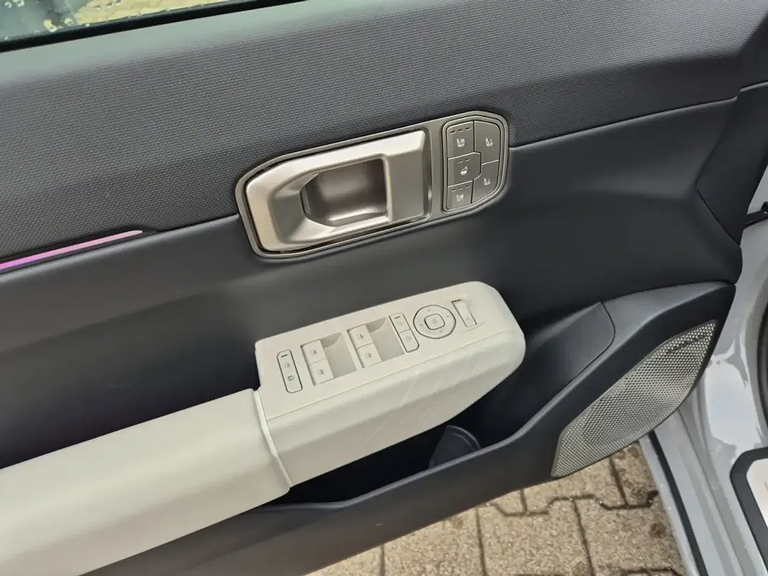 Kia EV4 - Thumbnail 17