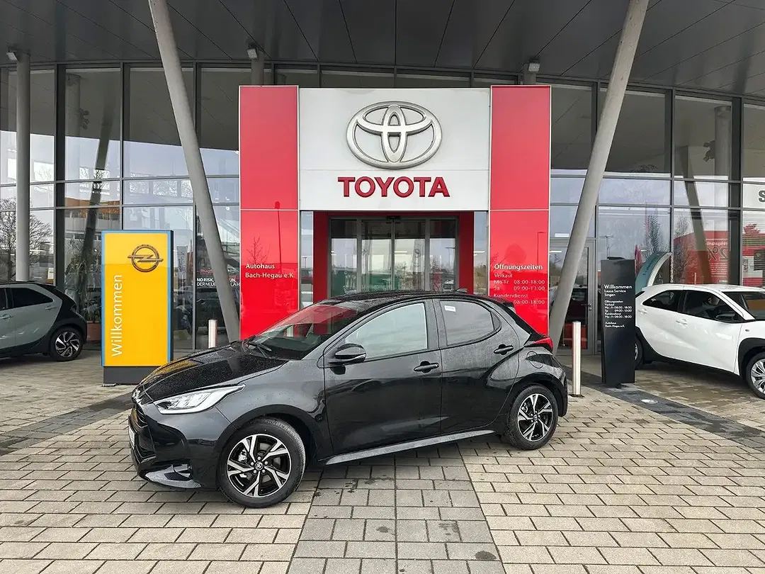 Toyota Yaris - Thumbnail 1