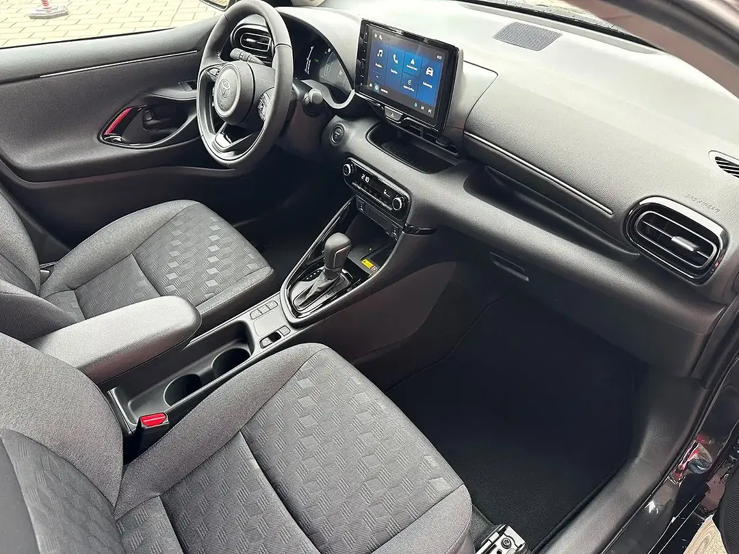 Toyota Yaris - Thumbnail 13